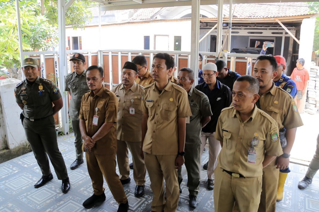 Gercep Atasi Kekeringan, Wakil Wali Kota Maryono Kerahkan Bantuan Air Bersih untuk Warga Gercep Atasi Kekeringan, Wakil Wali Kota Maryono Kerahkan Bantuan Air Bersih untuk Warga