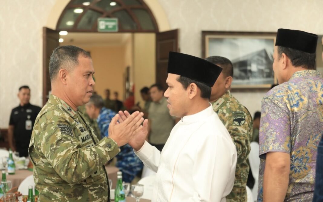Wagub Dek Fadh Sambut Pangdam IM, Dorong Kolaborasi untuk Kemajuan Aceh Wagub Dek Fadh Sambut Pangdam IM, Dorong Kolaborasi untuk Kemajuan Aceh